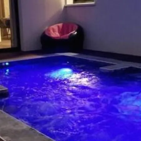 Azura Family Jet Pool Near *
