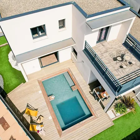 Azura Family Jet Pool Near Villa