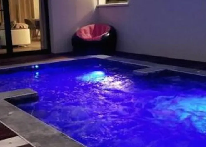 Azura Family Jet Pool Near *